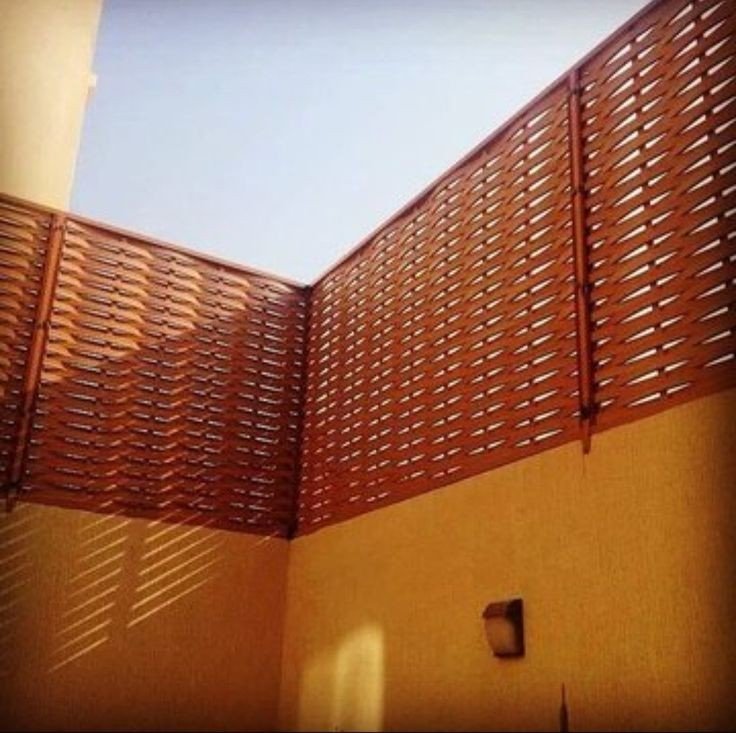 تحتاج المساحات الخارجية في المنازل والفلل إلى حلول تجمع بين الجمال والعملية، وتأتي المظلات والسواتر والبرجولات كخيار مناسب لتنسيق الحدائق…